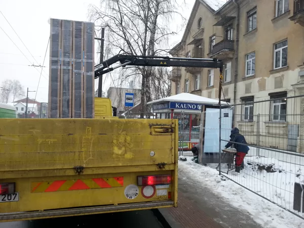 Autobusų stotelių montavimas